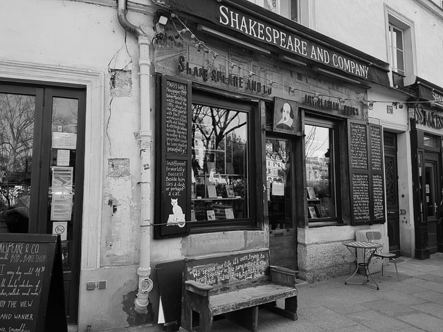 iconic english bookstores in paris shakespeare and co